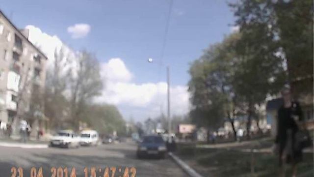 черный джип збил на тротуаре женщину с коляской горловка смотреть онлайн