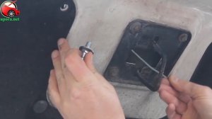 Установка упора капота (амортизатора) на Ford Fusion / Форд Фьюжен (www.upora.net)