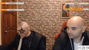 МОПС И АНДРЮХА ИГРАЮТ В РУЛЕТКУ \ МОПС ВЛЕТЕЛ ГОЛОВОЙ В ДВЕРЬ