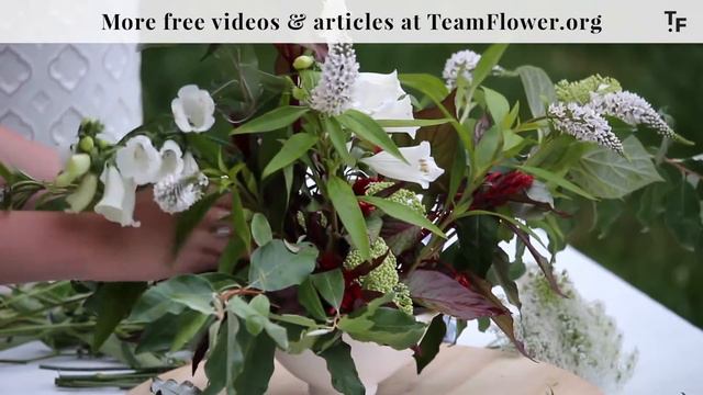 Patriotic arrangement using star-shaped flowers смотреть онлайн