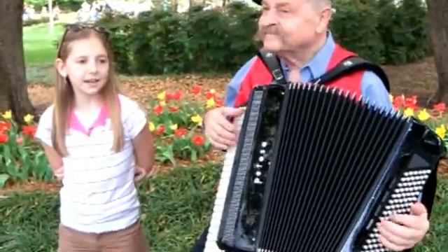 Accordion, Nick Ballarini & Young Lady, Dallas Arboretum смотреть онлайн