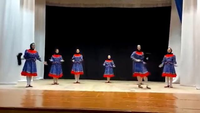 На вечёрке Народный самодеятельный коллектив, ансамбль танца КОНТРАСТ смотреть онлайн