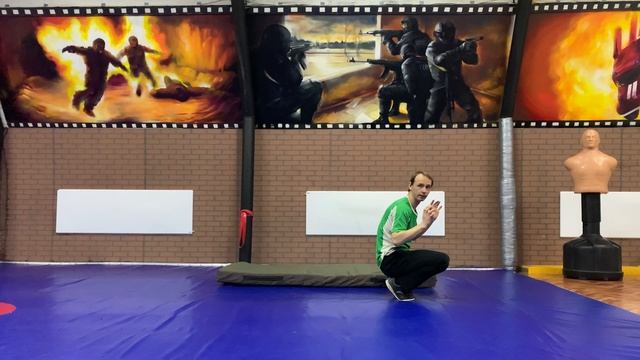 Кувырок назад - выполнение и обучение смотреть онлайн