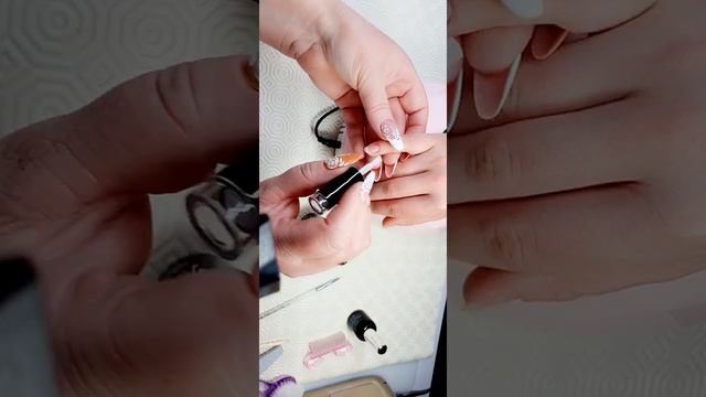 Как наносить жидкую базу и укреплять гелем ноготки. Часть3. смотреть онлайн