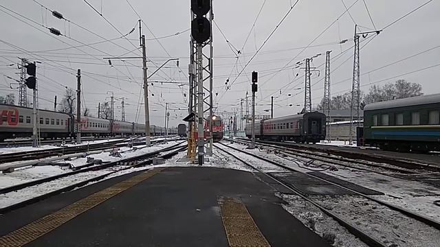 ЭП1М - 770 следует к поезду №340 Нижний Новгород - Новороссийск с приветливой бригадой смотреть онлайн