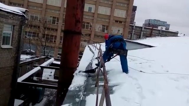 Уборка снега с кровли 1 смотреть онлайн