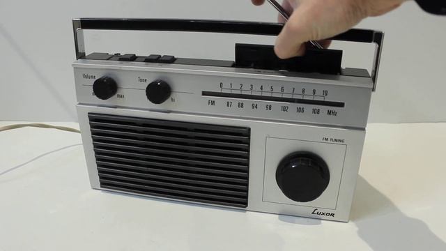 Luxor FM Transistor Radio