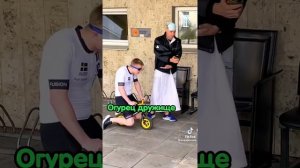 помоги пожалуйста открыть банку огурцов