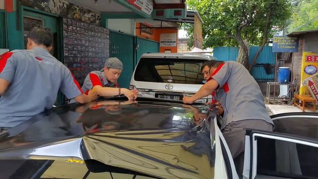 PEMASANGAN STIKER CARBON 5D UNTUK ATAP MOBIL смотреть онлайн
