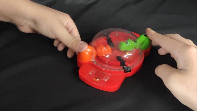 игрушка для двоих/бегемоты кушают шарики смотреть онлайн