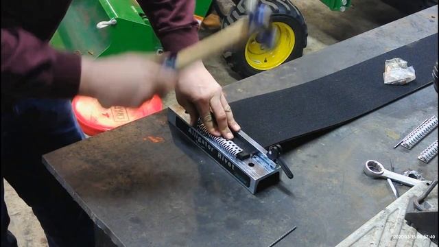 Best way to splice fix or repair round hay baler belts!!!! смотреть онлайн