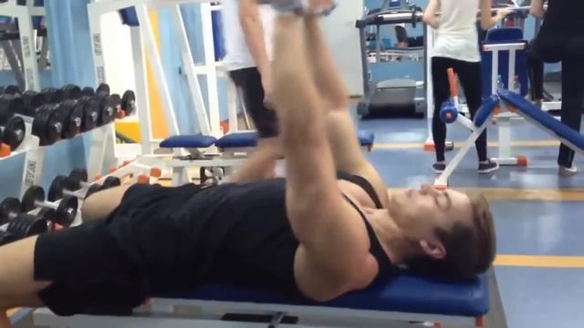 1Как делать французский жим и накачать трицепс смотреть онлайн