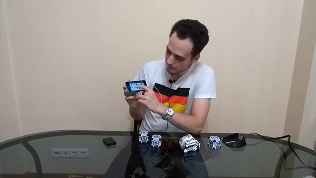 Интерактивный умный робот Anki Cozmo // Распаковка // Как работает // Игра