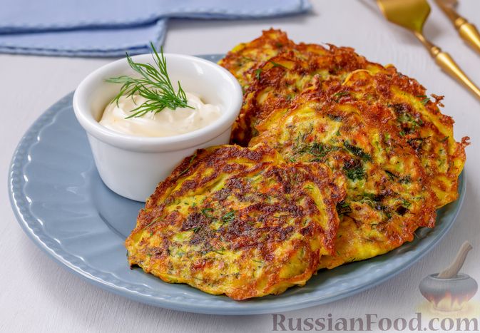 Нежные и воздушные.
КАБАЧКОВЫЕ ОЛАДЬИ С СЫРОМ