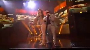 У Питбуля встал на Джей Ло на сцене