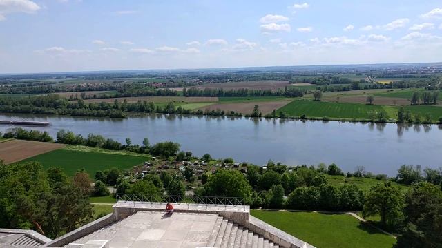 Вальхалла (зал славы) Германия, Бавария. Вид на реку Дунай смотреть онлайн