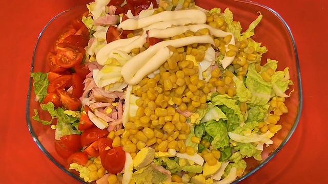 НОВЫЙ САЛАТ С ПЕКИНСКОЙ КАПУСТОЙ!!! Очень вкусный салат с пекинской капустой и копченой курицей! смотреть онлайн