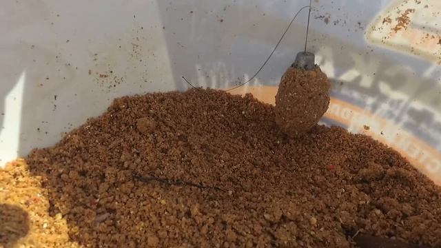 КАРАСЬ ПУГАЕТ РЫБАКОВ! РЫБАЛКА НА ДОНКИ! СУРСКОЕ ВОДОХРАНИЛИЩЕ! смотреть онлайн