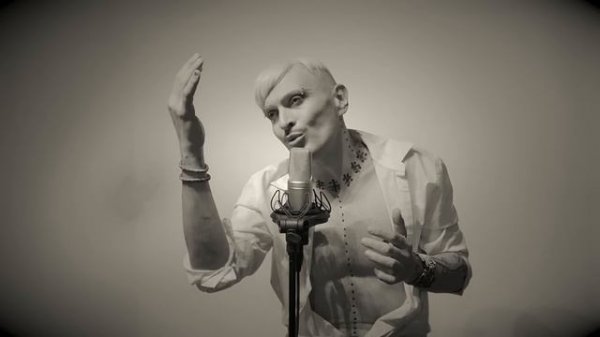 Raise by Ivo Dimchev /live/