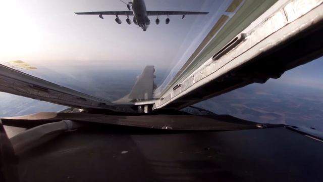 Внутри Ту-160: дозаправка в воздухе – днем и ночью смотреть онлайн