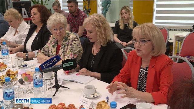 Александр Авдеев вручил подарки детям в областной клинической больнице смотреть онлайн