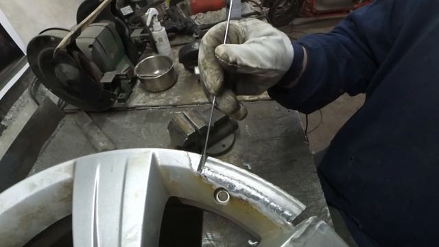 Ремонт литого диска Jeep смотреть онлайн