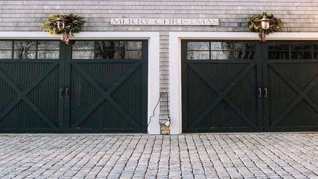 Garage Door Christmas Decorations смотреть онлайн