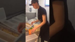 Как в "Додо" пицце, готовят пиццу