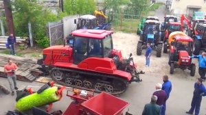 Трактор гусеничный МТЗ Беларус-2103 мощностью 212 лс для сельхоз работ