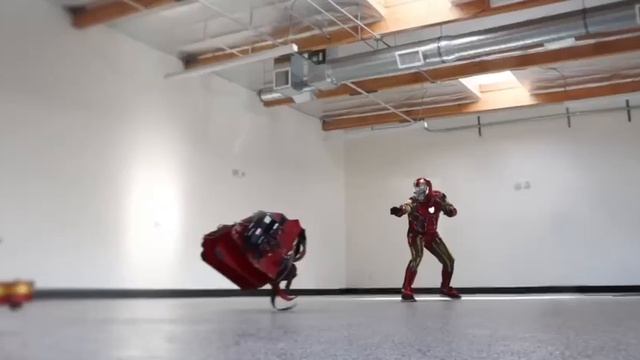 Блогер создал костюм Железного человека! смотреть онлайн