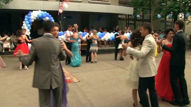 Танец выпускников .flv смотреть онлайн