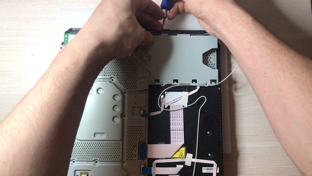 Замена термопасты и чистка Sony Playstation 4 Slim смотреть онлайн