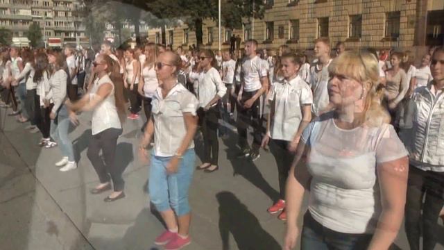 Пенза побила рекорд по количеству одновременно танцующих смотреть онлайн