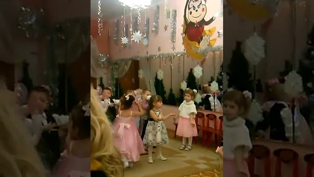 танец Снежинки 25.12.2015 смотреть онлайн