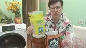 В магазин меня нельзя отпускать, на купила две сумки..Разлила мед.