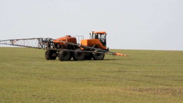Самоходный штанговый опрыскиватель Туман-3 смотреть онлайн