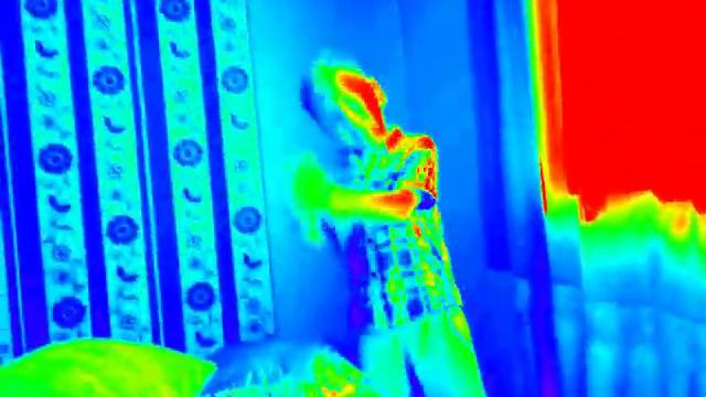 Как мой двоюродный брат танцует под Егора Крида - Потрачу смотреть онлайн