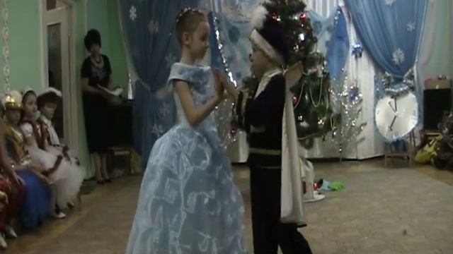 Дуэт и танец Золушки и принца смотреть онлайн