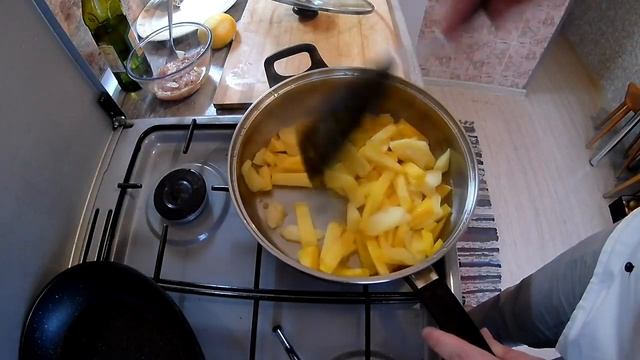 СОЧНАЯ КУРИНАЯ ГРУДКА С ОХЕРЕННЫМ ПЮРЕ