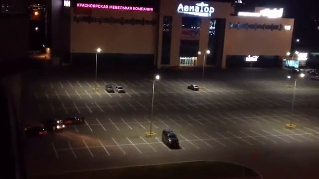 Дрифтеры у ТЦ «Авиатор» смотреть онлайн