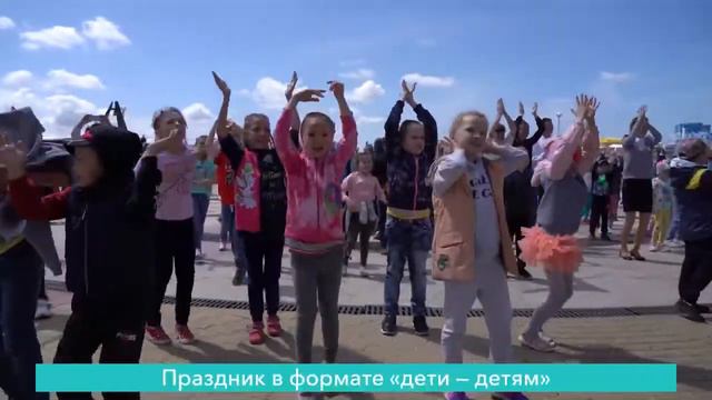 В Спутнике 1 июня дети танцевали и принимали поздравления смотреть онлайн