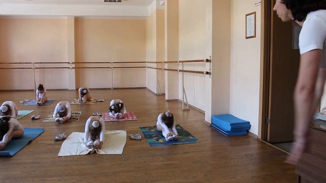 RUSSIAN BALET LESSON Урок Балета девочки май 2014 (4) 1436 смотреть онлайн