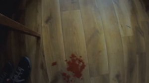 Воткнула нож прямо в живот