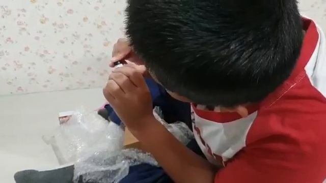 Unboxing Roblox Toys Series 2 смотреть онлайн