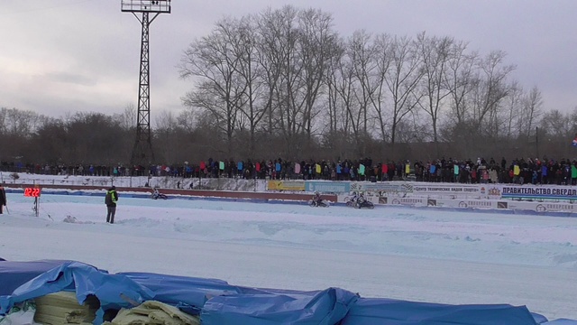 Чемпионат России.Гонки на льду.Суперлига.Командные соревнования.2 этап.2 день.13.12.2015.Заезд №20 смотреть онлайн