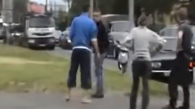 Вот скутерист попал смотреть онлайн