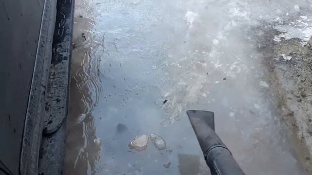 Избавляемся от луж садовой дуйкой... смотреть онлайн