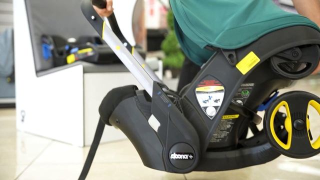 Doona Infant Car Seat & Stroller How it Works | MacroBaby Tips смотреть онлайн