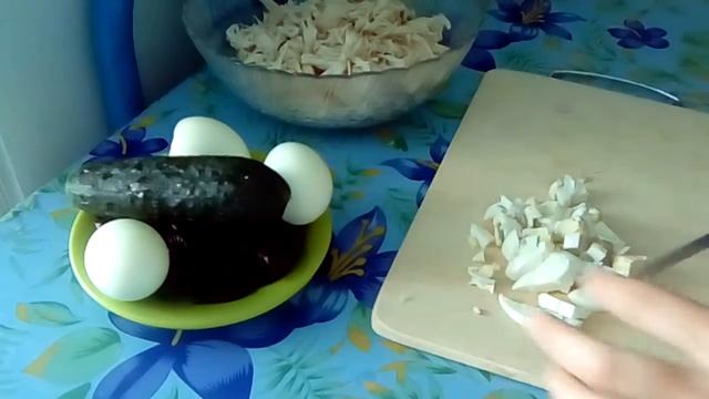Салат из куриной грудки и чернослива смотреть онлайн