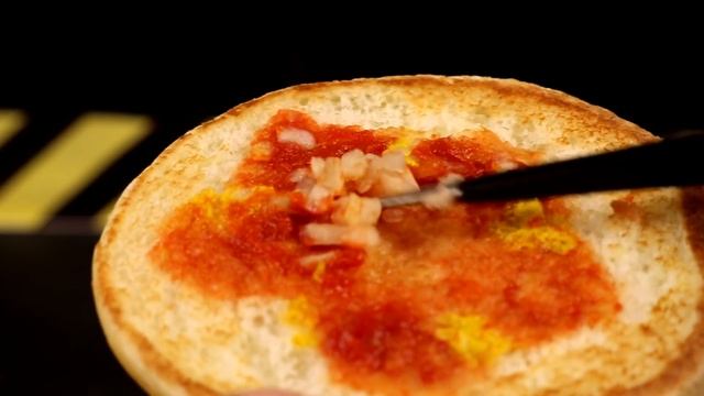 РЕАКЦИЯ МУРАВЬЕВ НА ХЕППИ МИЛ - НА ЕДУ ИЗ McDonald's И БУРГЕР С ФАНТОЙ смотреть онлайн